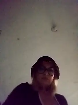 CandieGilson   online show from April 10, 10:11 am