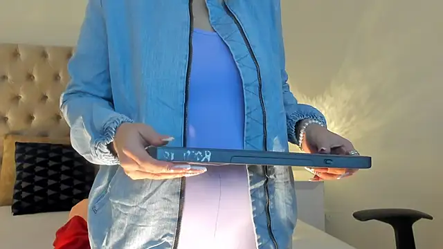 CandieGilson   online show from December 18, 1:04 pm