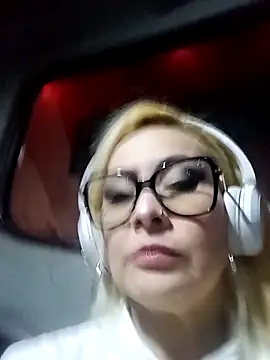 CandieGilson   online show from March 31, 10:28 am