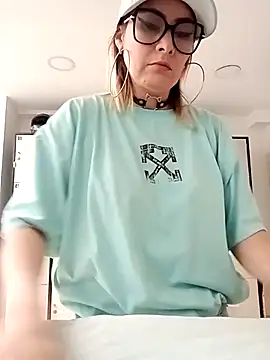 CandieGilson   online show from October 13, 12:40 pm