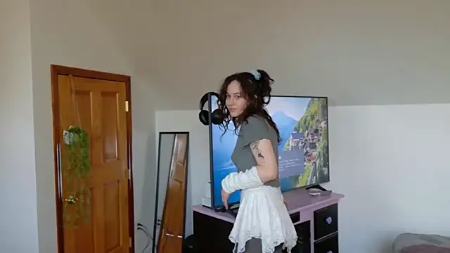 lucidmia online show from February 28, 8:07 pm