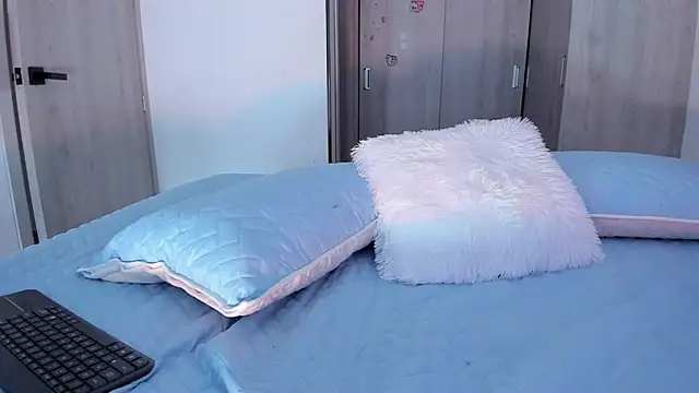 Emilia 08 online show from February 26, 6:59 pm