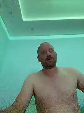 Krzysiekg123 online show from October 8, 5:02 pm