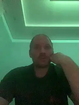 Krzysiekg123 online show from November 14, 7:39 pm