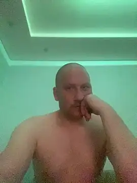 Krzysiekg123 online show from February 8, 8:28 pm