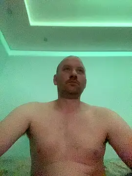 Krzysiekg123 online show from December 17, 7:41 pm