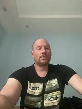 Krzysiekg123 online show from December 21, 1:35 pm