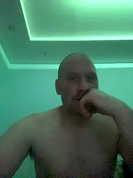 Krzysiekg123 online show from December 15, 9:53 pm