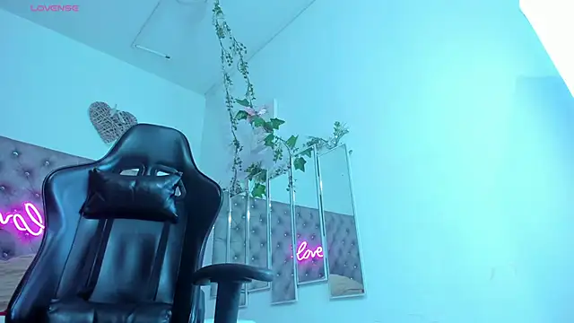 Snapshot of Naomii_Viper chatting on September 20, 11:04 am Naomii Viper online show from September 20, 11:04 am