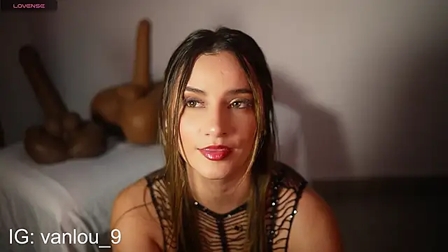 Snapshot of Vaniluu_9 chatting on October 22, 10:30 pm Vaniluu 9 online show from October 22, 10:30 pm