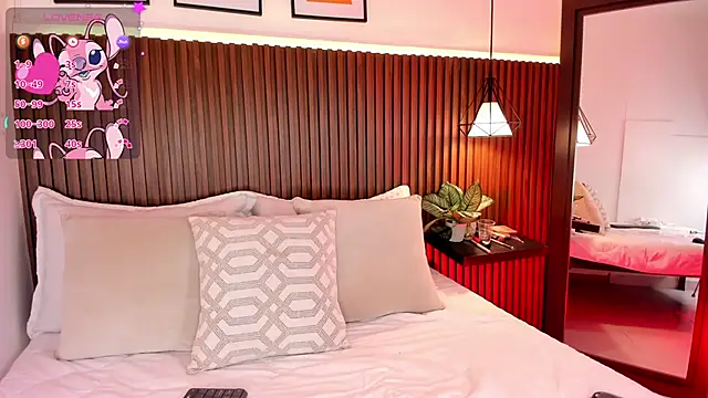 julietaevanns online show from November 10, 3:22 am