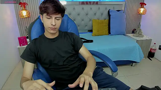 Estiv18  online show from January 11, 1:56 am