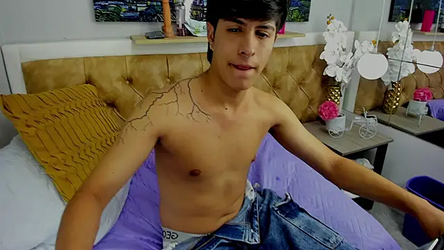 Snapshot of Estiv18_ chatting on September 21, 2:17 am Estiv18 online show from September 21, 2:17 am