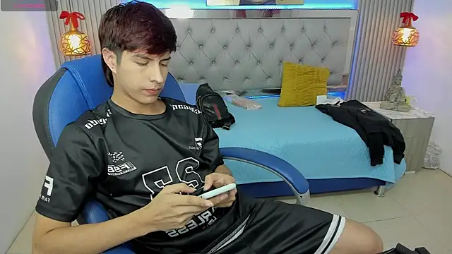 Estiv18  online show from January 12, 2:51 am