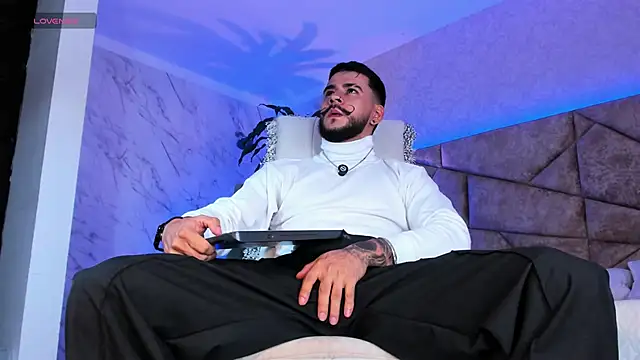 Snapshot of DickGriffith_ chatting on October 19, 12:52 pm DickGriffith online show from October 19, 12:52 pm