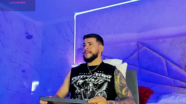 DickGriffith  online show from December 4, 1:43 pm