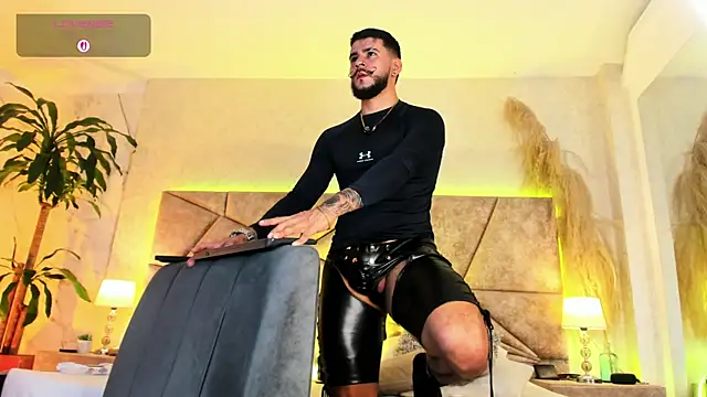 Snapshot of DickGriffith_ chatting on November 1, 11:04 am DickGriffith online show from November 1, 11:04 am