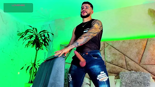 Snapshot of DickGriffith_ chatting on October 29, 10:25 am DickGriffith online show from October 29, 10:25 am