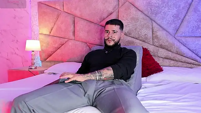 Snapshot of DickGriffith_ chatting on February 22, 10:28 am DickGriffith online show from February 22, 10:28 am