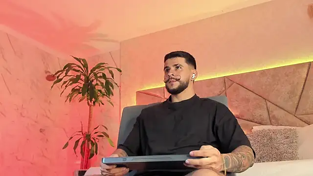 Snapshot of DickGriffith_ chatting on September 29, 12:44 pm DickGriffith online show from September 29, 12:44 pm