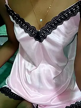 Snapshot of Ruhiii828wooskdla chatting on February 11, 6:51 am Ruhiii828wooskdla online show from February 11, 6:51 am