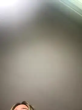 Snapshot of angelicasn0w chatting on October 24, 1:21 pm angelicasn0w online show from October 24, 1:21 pm