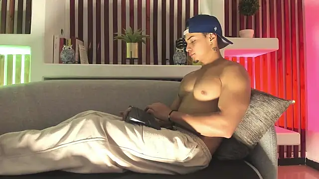 Snapshot of RyanGreys chatting on September 30, 4:07 am RyanGreys online show from September 30, 4:07 am