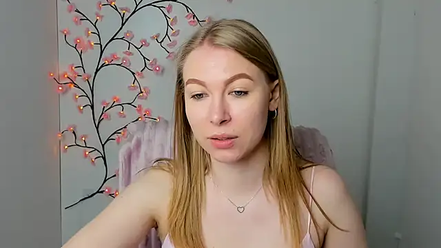 Snapshot of Dana_flowers chatting on May 6, 5:33 am Dana flowers online show from May 6, 5:33 am