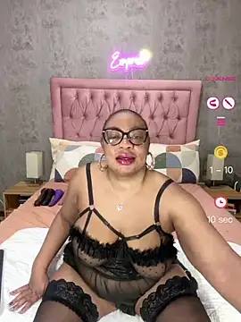Snapshot of VixenRoyaleX chatting on July 17, 2:42 am VixenRoyaleX online show from July 17, 2:42 am
