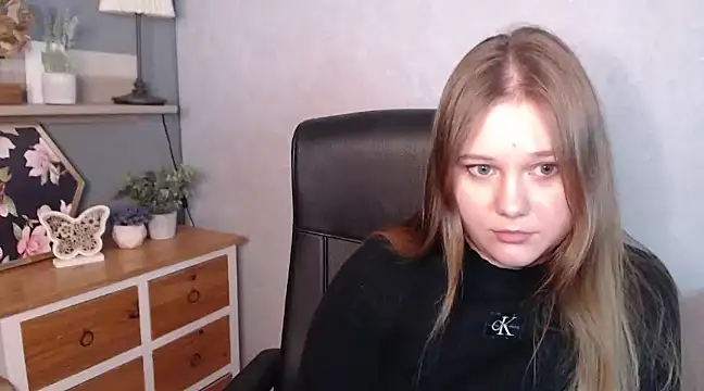 Snapshot of JULIE_xKISS chatting on February 14, 4:41 pm JULIE xKISS online show from February 14, 4:41 pm