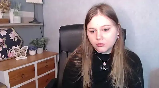 Snapshot of JULIE_xKISS chatting on February 14, 1:40 pm JULIE xKISS online show from February 14, 1:40 pm