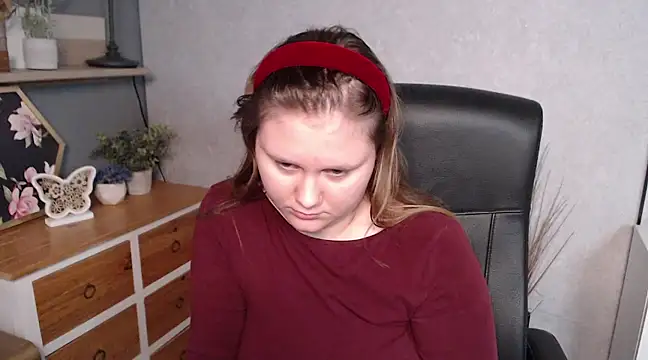 Snapshot of JULIE_xKISS chatting on February 25, 8:11 pm JULIE xKISS online show from February 25, 8:11 pm