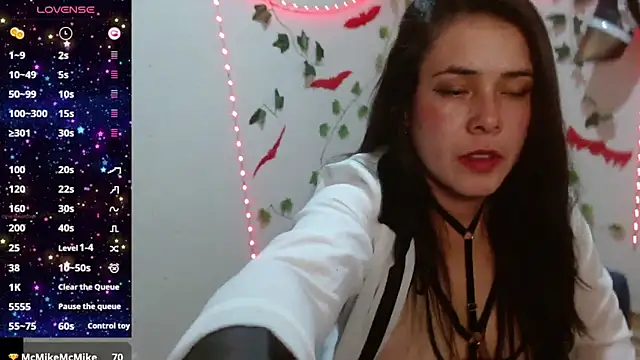 SamanthaGreen- online show from October 19, 2:25 am