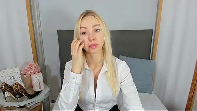 MargaritaRose online show from December 18, 3:27 pm