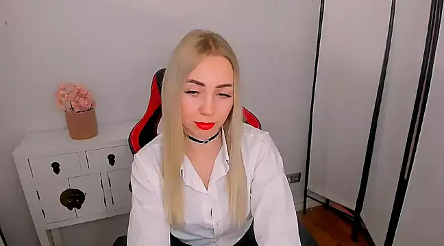 Snapshot of MargaritaRose chatting on February 17, 6:39 pm MargaritaRose online show from February 17, 6:39 pm