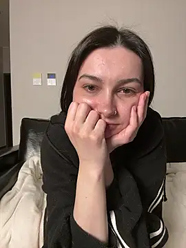 lunalovelee online show from February 21, 2:19 pm