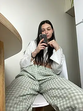 Snapshot of lunalovelee chatting on November 17, 2:10 pm lunalovelee online show from November 17, 2:10 pm