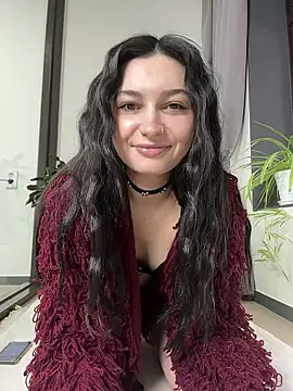 lunalovelee online show from February 8, 1:09 pm