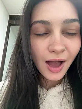 lunalovelee online show from February 5, 9:16 am