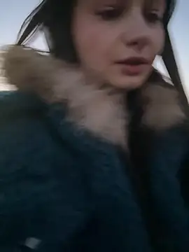 lunalovelee online show from December 19, 8:38 am