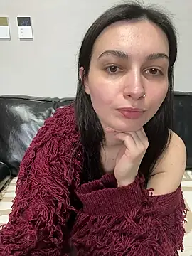 lunalovelee online show from April 8, 1:12 pm