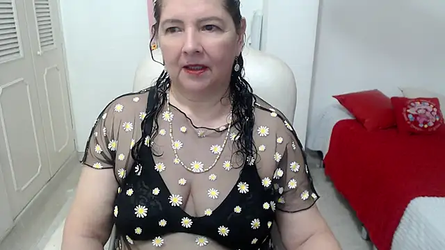 Snapshot of leonela_69 chatting on June 4, 10:36 pm leonela 69 online show from June 4, 10:36 pm