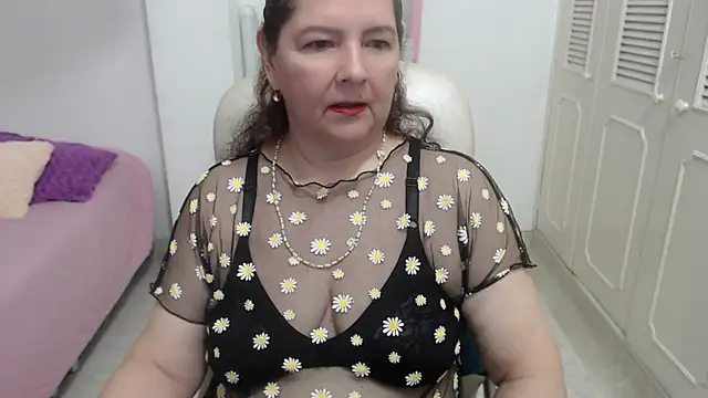 Snapshot of leonela_69 chatting on July 4, 10:47 pm leonela 69 online show from July 4, 10:47 pm