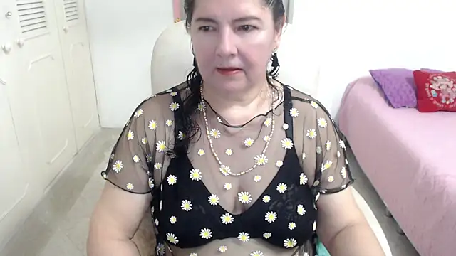 leonela 69 online show from May 2, 12:27 am