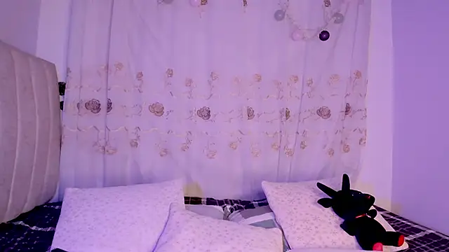 Snapshot of purplelilith3 chatting on December 16, 12:15 am purplelilith3 online show from December 16, 12:15 am