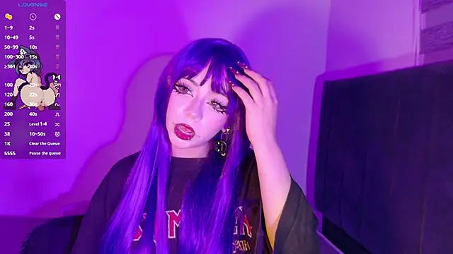Snapshot of purplelilith3 chatting on July 4, 7:48 am purplelilith3 online show from July 4, 7:48 am