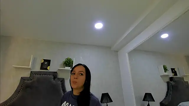 Snapshot of EmiliaRose_ chatting on November 1, 8:36 pm EmiliaRose online show from November 1, 8:36 pm