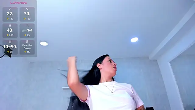 Snapshot of EmiliaRose_ chatting on October 26, 8:31 pm EmiliaRose online show from October 26, 8:31 pm