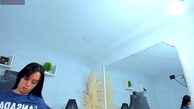 EmiliaRose  online show from December 15, 9:20 pm