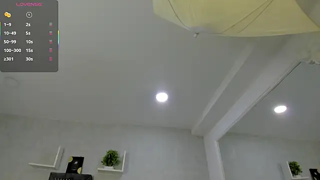 Snapshot of EmiliaRose_ chatting on November 8, 9:07 pm EmiliaRose online show from November 8, 9:07 pm